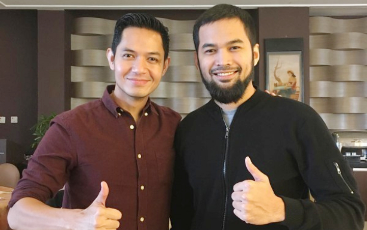 Ikut Hadiri Tahlilan Band Seventeen, Dude Harlino dan Teuku Wisnu Salurkan Bantuan