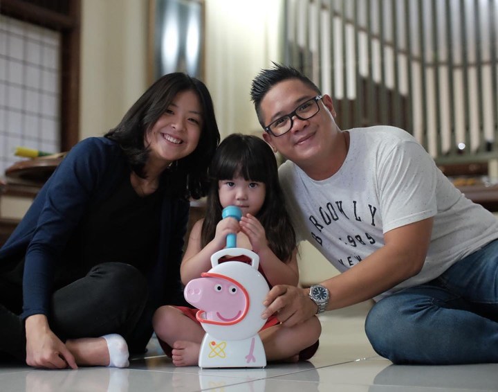 Rayakan Natal, Gempita Dapat Kado Lucu dari Saudara