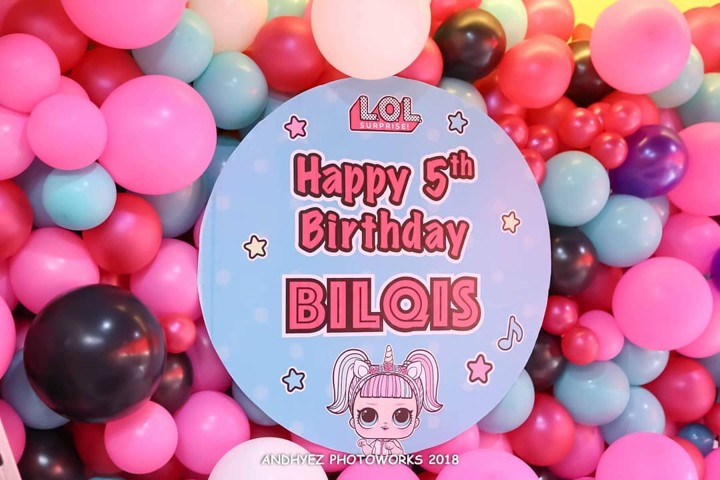 Didominasi Warna Pink, Ruangan Pesta Bilqis Terlihat Meriah Dihiasi Balon-Balon