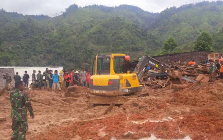 20 Orang Masih Hilang, Evakuasi Longsor di Sukabumi Dilanjutkan Pagi Ini