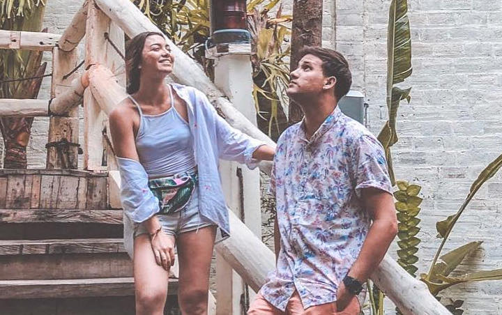 Mulai Tak Segan Pamerkan Angela Gilsha, Stuart Collin Bagikan Video Romantis Liburan di Pulau Dewata