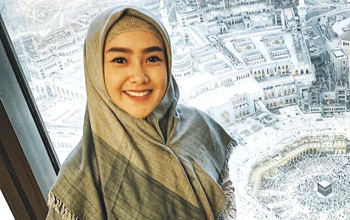 Diprotes Gara-Gara Lepas Hijab Pasca Pulang Umrah, Cita Citata Beri Klarifikasi