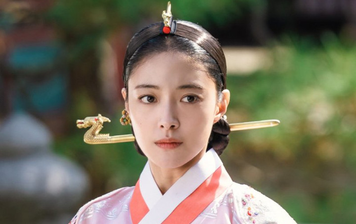 Lee Se Young Akui Berat Perankan Karakter Ratu di Drama Historikal 'The Crowned Clown'