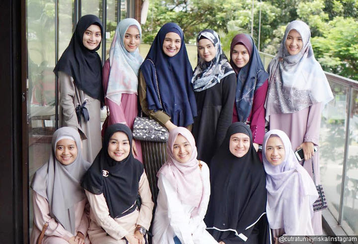 Hijrah, Cut Meyriska Akui Sudah Berhijab Sekitar Setahun Terakhir