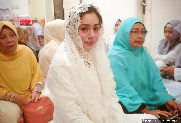 Serba Putih, Saphira Indah Gelar Pengajian Empat Bulan Kehamilan