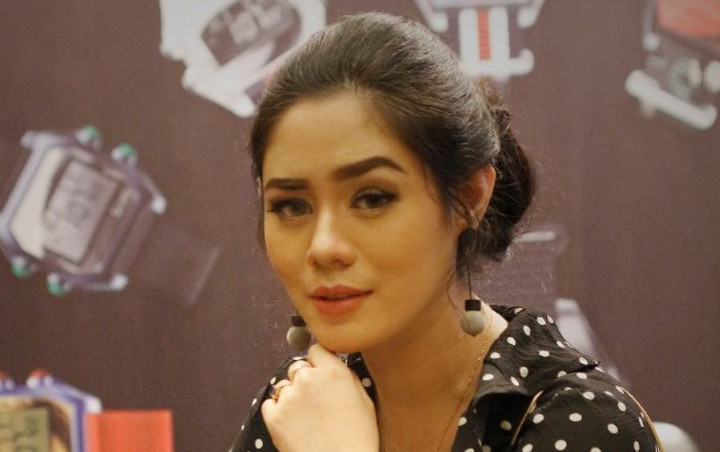 Keluarga Lempar Daster Ke Tanah Makam Saphira Indah