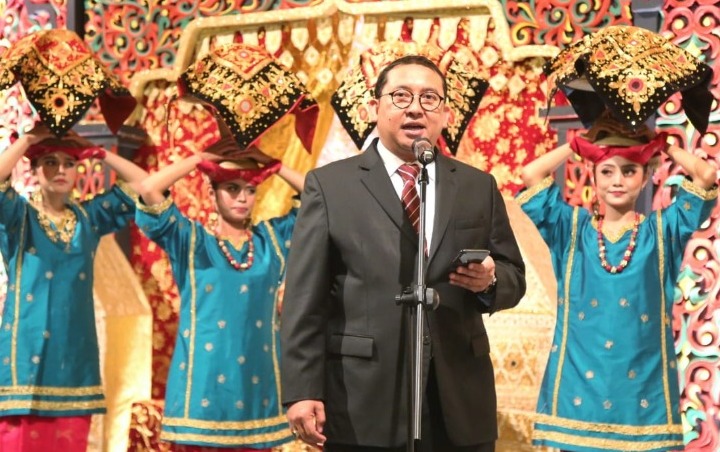 Ramai Prabowo Didoakan Kiai Maimun, Fadli Zon Tanggapi Lewat Puisi 'Doa yang Ditukar'