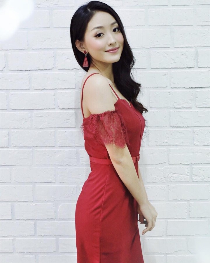 Simpel Pakai Dress Merah, Potret Imlek 2019 Natasha Wilona Ini Banjir Pujian