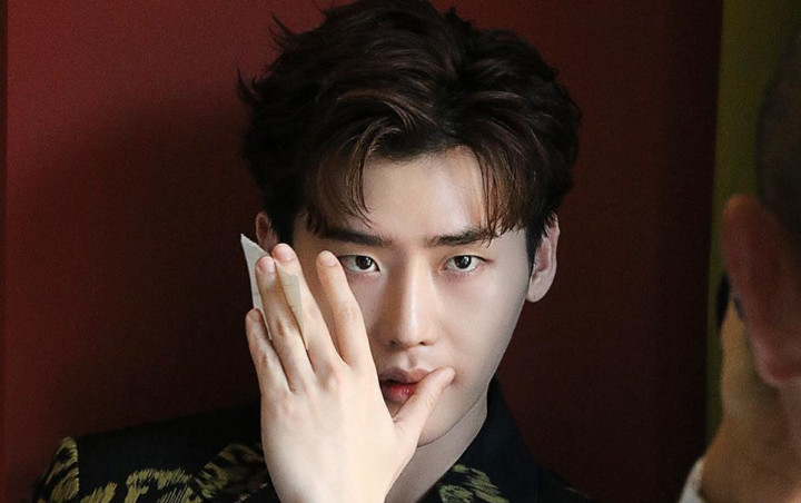 Beredar Foto-Foto Masa Kecil Lee Jong Suk yang Bikin Netter Gemas