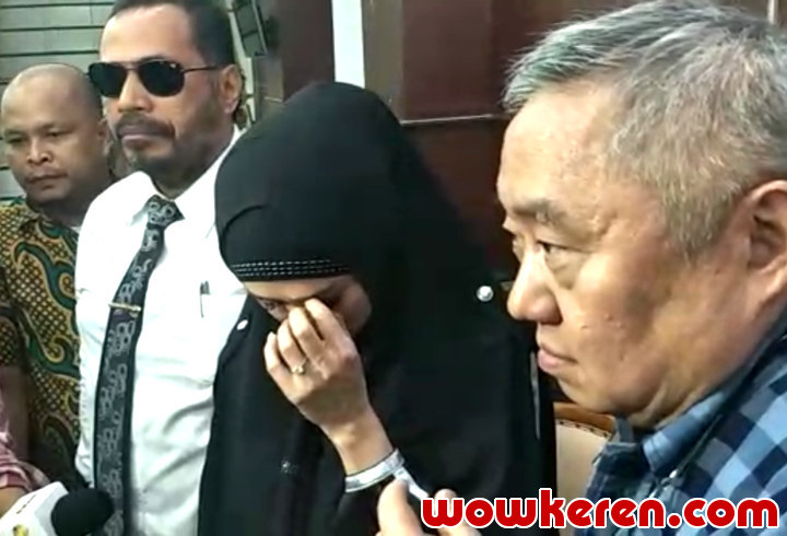 Mulan Jameela Tertunduk Sedih Membayangkan Nasib Sang Suami