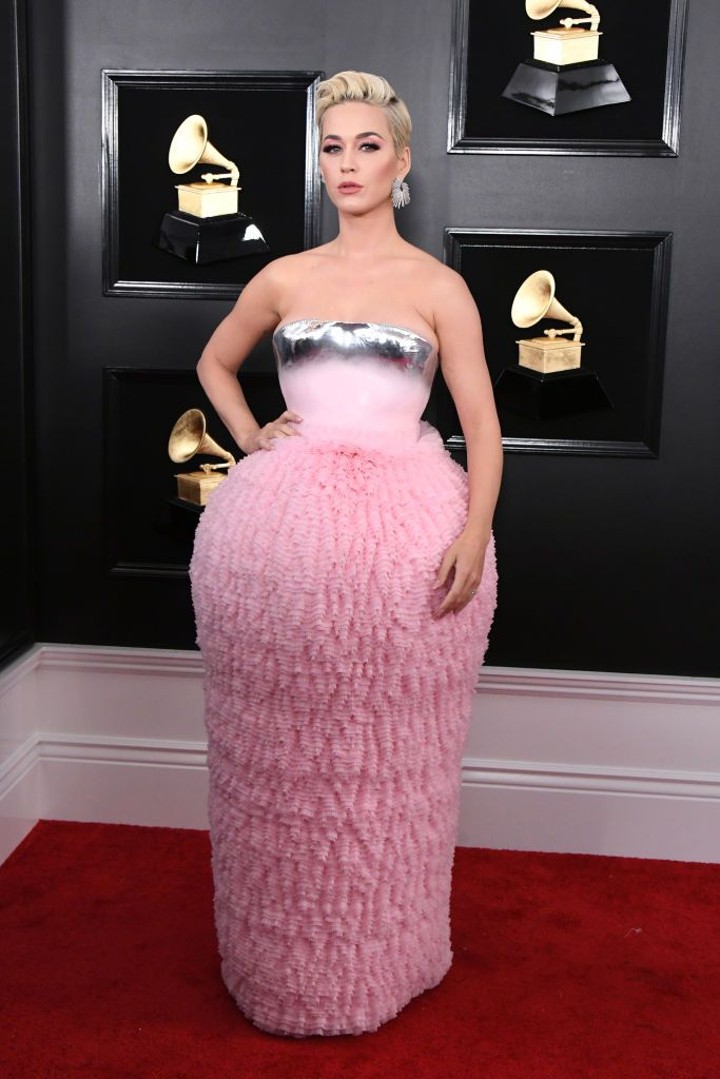 Katy Perry dengan Gaun Pink yang Unik