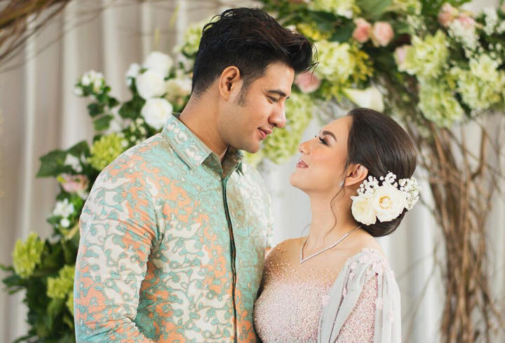 Tatapan Romantis Ammar Zoni ke Irish Bella Usai Resmi Bertunangan