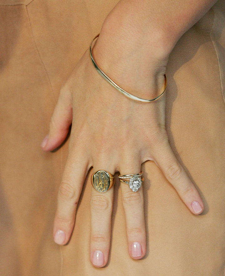 cincin milik Miranda Kerr dari Orlando Bloom