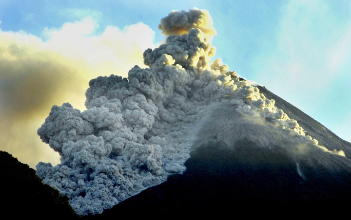 Gunung Merapi Dilaporkan Kembali Keluarkan 'Wedhus Gembel', Status di Level Waspada