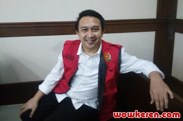Augie Fantinus Tebar Senyum Jelang Sidang Pembacaan Tuntutan Jaksa, Pertanda Baik?
