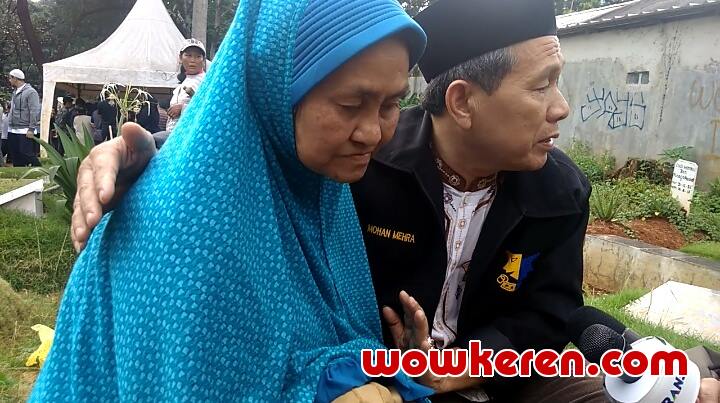 Istri dan Teman Almarhum Nur Tompel