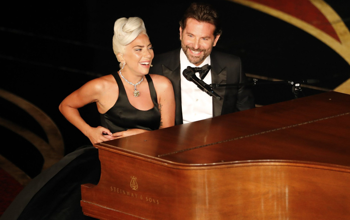 Lagu 'Shallow' Lady Gaga - Bradley Cooper Puncaki Tangga Musik Gara-Gara Penipuan Fans