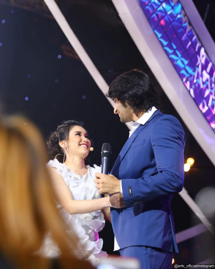 Shaheer Sheikh dan Ayu Ting Ting Saling Bertatapan Romantis