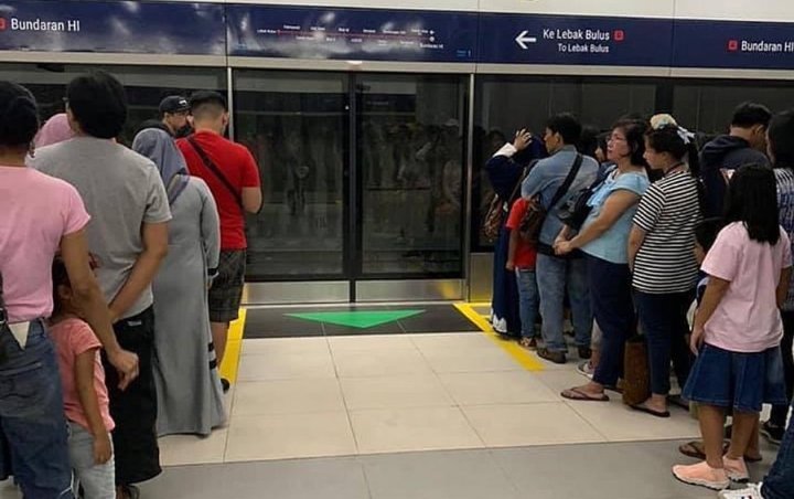 Penampakan Menyeramkan di Kaca MRT Ini Bikin Netizen Bergidik, Jangan Dilihat Sendirian!