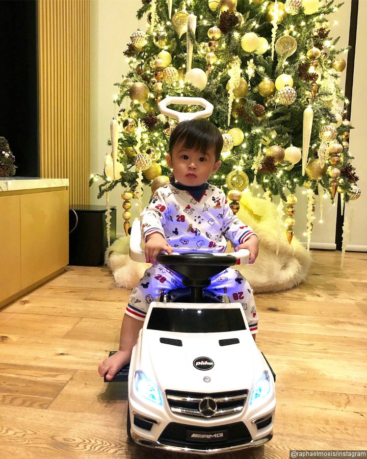 Raphael Moeis Dapat Hadiah Mobil Mainan Seharga Jutaan dari Sang Ayah
