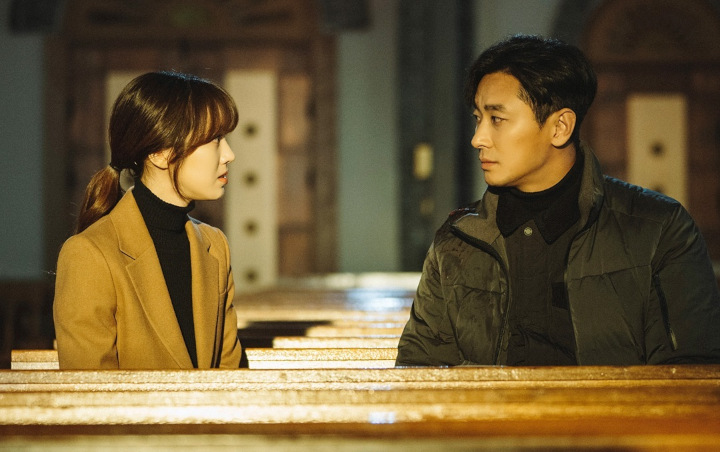 Interaksi Manis Joo Ji Hoon dan Jin Se Yeon di Lokasi Syuting 'Item' Bikin Gemas