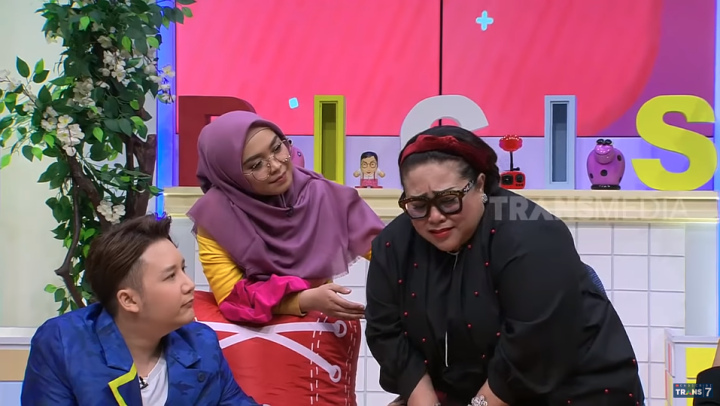 Nunung Curhat