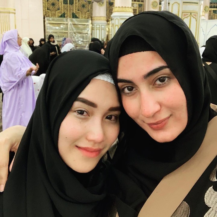 Ayu Ting Ting Pamer Foto Bareng Tania Nadira, Mata Sembab Jadi Sorotan