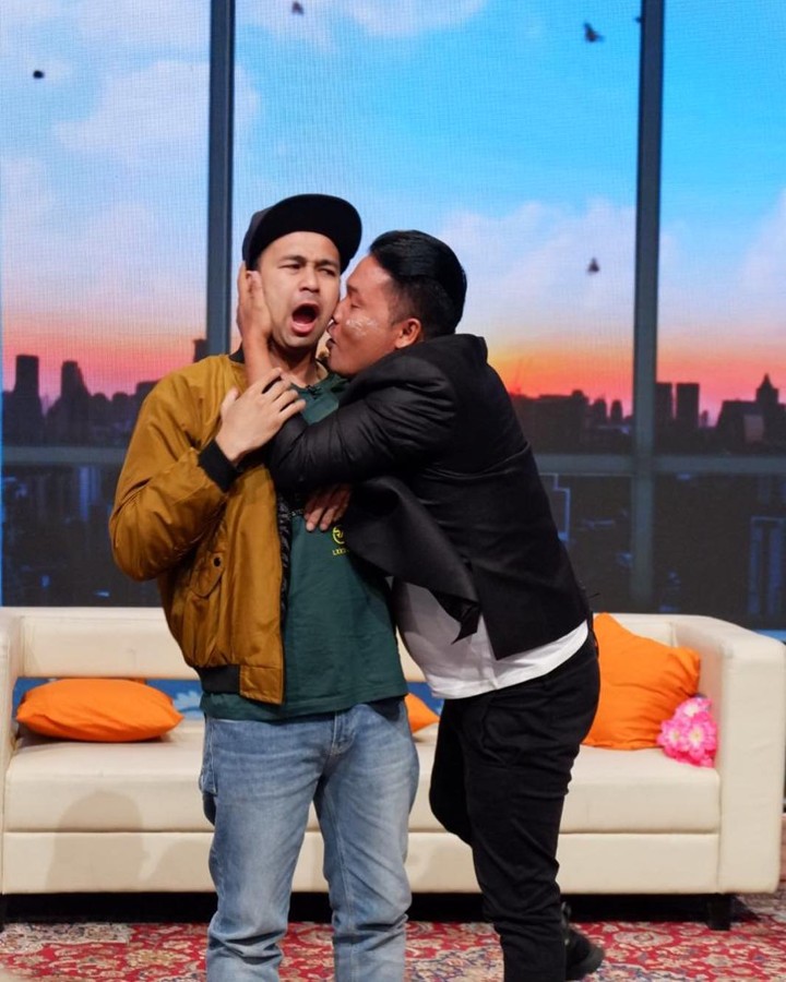 Bak Keluarga Sendiri, Merry Tak Ragu Mencium Raffi Ahmad