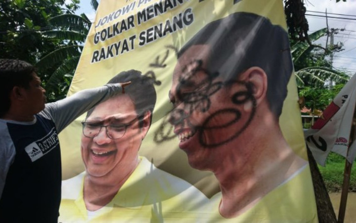 Spanduk Jokowi-Ma'ruf di Brebes Dicorat-coret dengan Tulisan 'Banci'