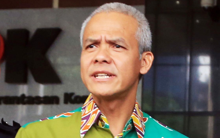 Aksi Gubernur Jateng Ganjar Pranowo 'Gebrak' Podium Bak Prabowo Undang Tawa Warganet 
