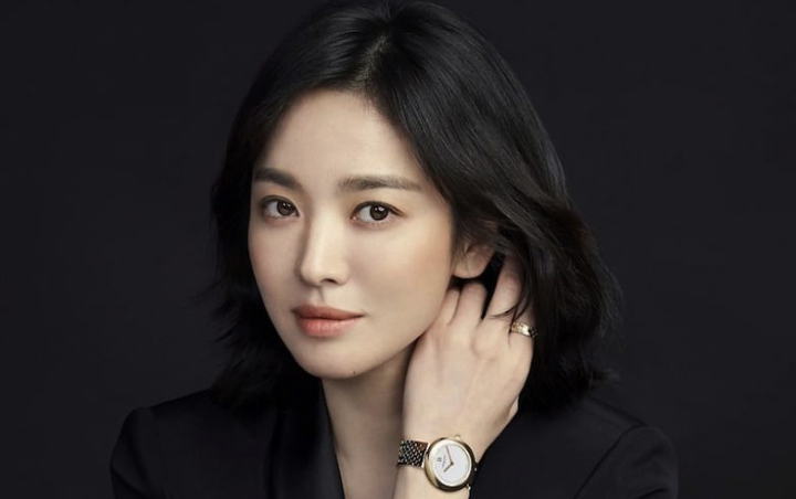 Song Hye Kyo Umbar Belahan Dada, Kecantikan Tetap Jadi Sorotan Utama