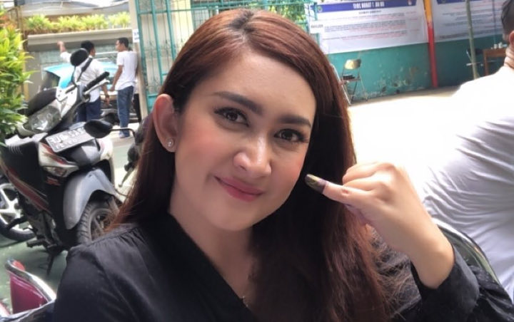 Nafa Urbach Deg-Degan Menunggu Hasil Penghitungan Pemilu, Ekspresi Mulut Menganga Bikin Salfok