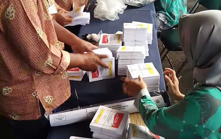 Kecewa Tak Raih Banyak Suara di Pemilu, Caleg NTT Tutup Jalan Desa