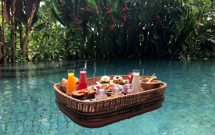 Viral Warkop Kirim Makanan ala 'Floating Breakfast' Hotel Bintang Lima, Netter Ngakak
