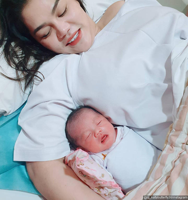 DJ Katty Butterfly Bahagia Resmi Jadi Ibu dari Anak Perempuan yang Cantik