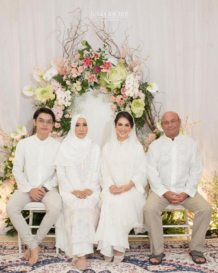 Irish Bella Bahagia Didampingi Keluarga Lengkap Saat Pengajian