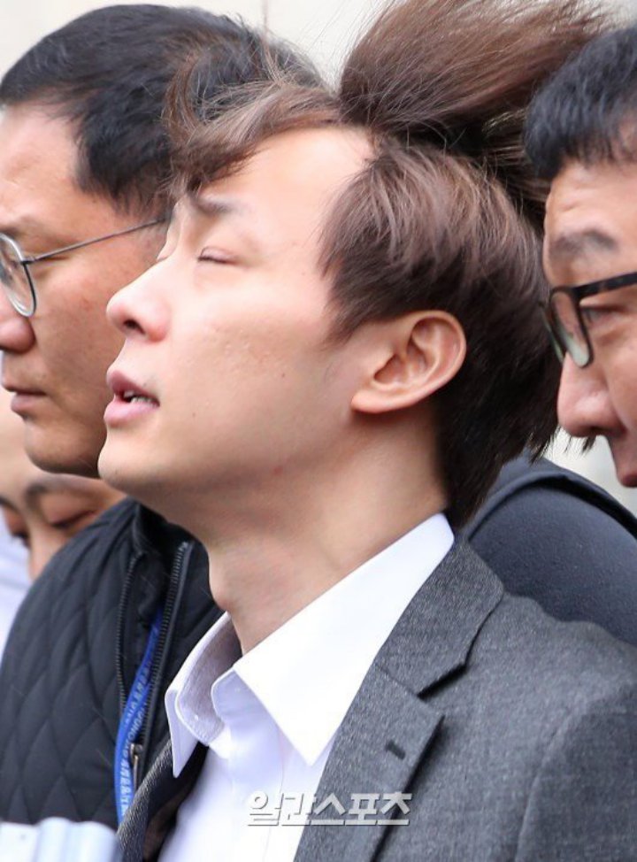 Foto Jelek Yoochun Saat Digiring ke Kantor Polisi Jadi Bahan Tertawaan Netter