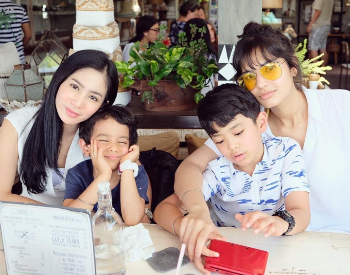 Bunga Zainal dan Kareena Lagi-Lagi Terlihat Kompak Saat Liburan