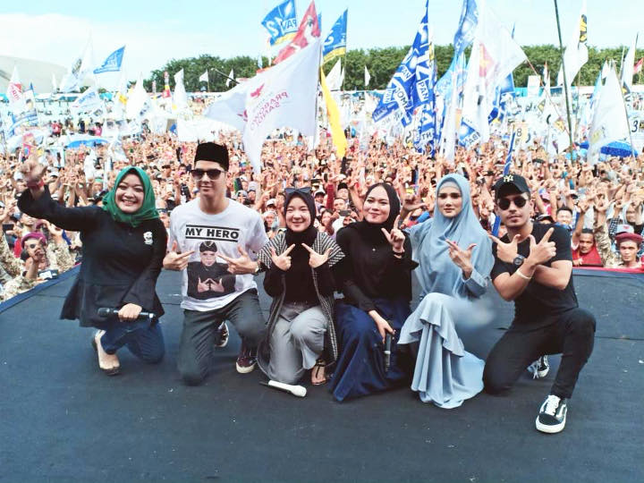 Mulan Jameela Kampanye Bareng Anak Tiri