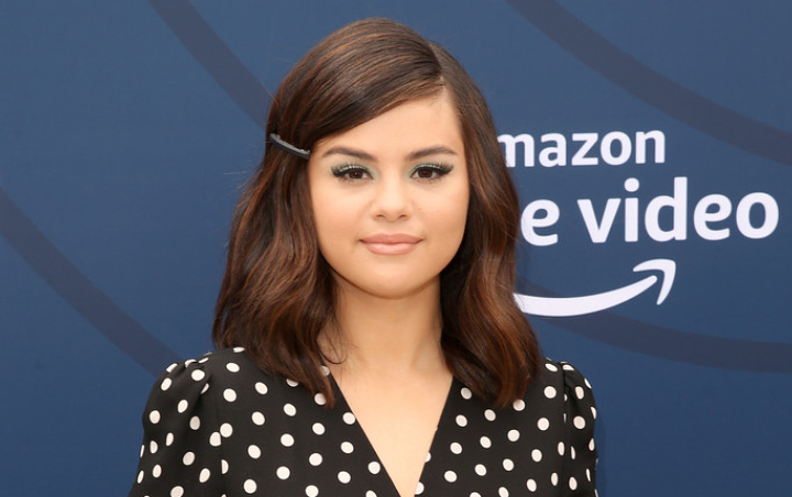 Selena Gomez Rancang Bikini Khusus untuk Tutupi Bekas Operasi Ginjal