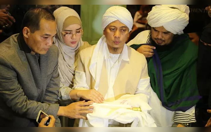 Opick 'Tantang' Dewan Ulama Indonesia Buktikan Keaslian Rambut Nabi Muhammad SAW