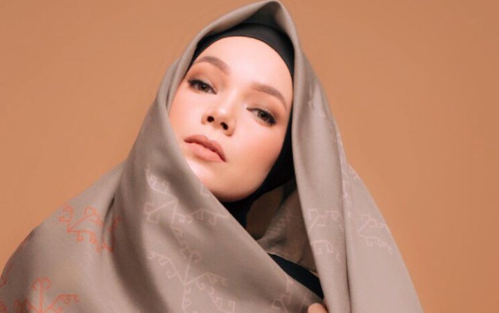 Dewi Sandra Konsumsi 10 Kurma Sehari, Bagikan Tips Tetap Bugar di Bulan Ramadan