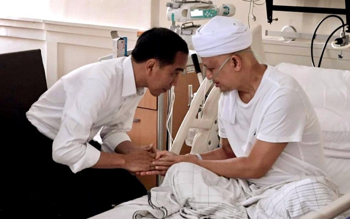Jokowi Ucapkan Duka Cita Meninggalnya Ustaz Arifin, Ma'ruf Amin dan Sandiaga Kirim Karangan Bunga