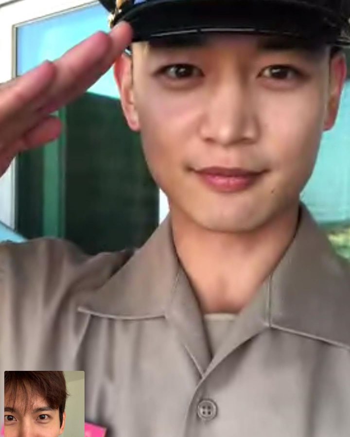 Minho Super Ganteng Pakai Seragam Militer Saat Video Call Changmin, Fans: Friendship Goals