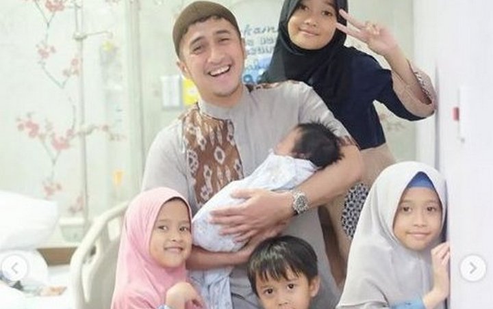  Bahagia Dikaruniai Anak Kelima, Irfan Hakim Unggah Foto Bayi Di Instagram