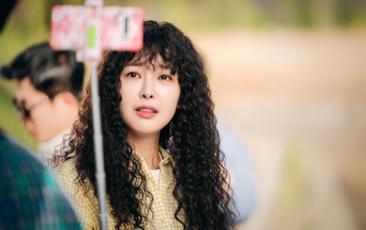 Go Won Hee Syok Berat Saat Bangun Tidur Dekat Penampungan Sampah di Foto Adegan 'Perfume'