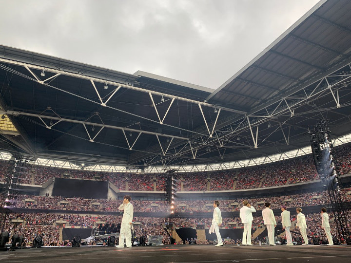 BTS Hasilkan Rp 241 Miliar Hanya dari Konser \'Speak Yourself\' di Stadion Wembley