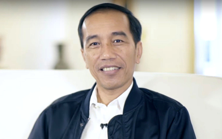 Sidang Sengketa Pilpres Resmi Dimulai, Jokowi Asyik Belanja Salak di Bali