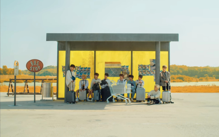  Stray Kids Naik Bus Misterius Ke Dunia Baru Di Teaser MV Comeback 'Side Effects'