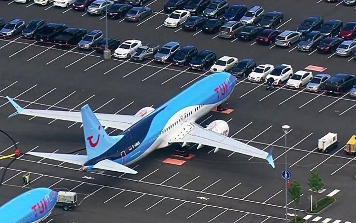 Viral Pesawat Boeing 'Istirahat' di Parkiran Mobil, Warganet Kocak Ingatkan Bayar Parkir